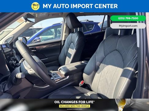 Used 2025 Toyota Highlander Platinum AWD/4WD image 7
