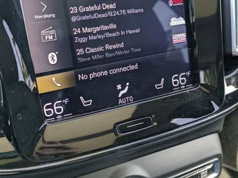 Used 2021 Volvo XC40 T5 Momentum w/ Premium Package image 30