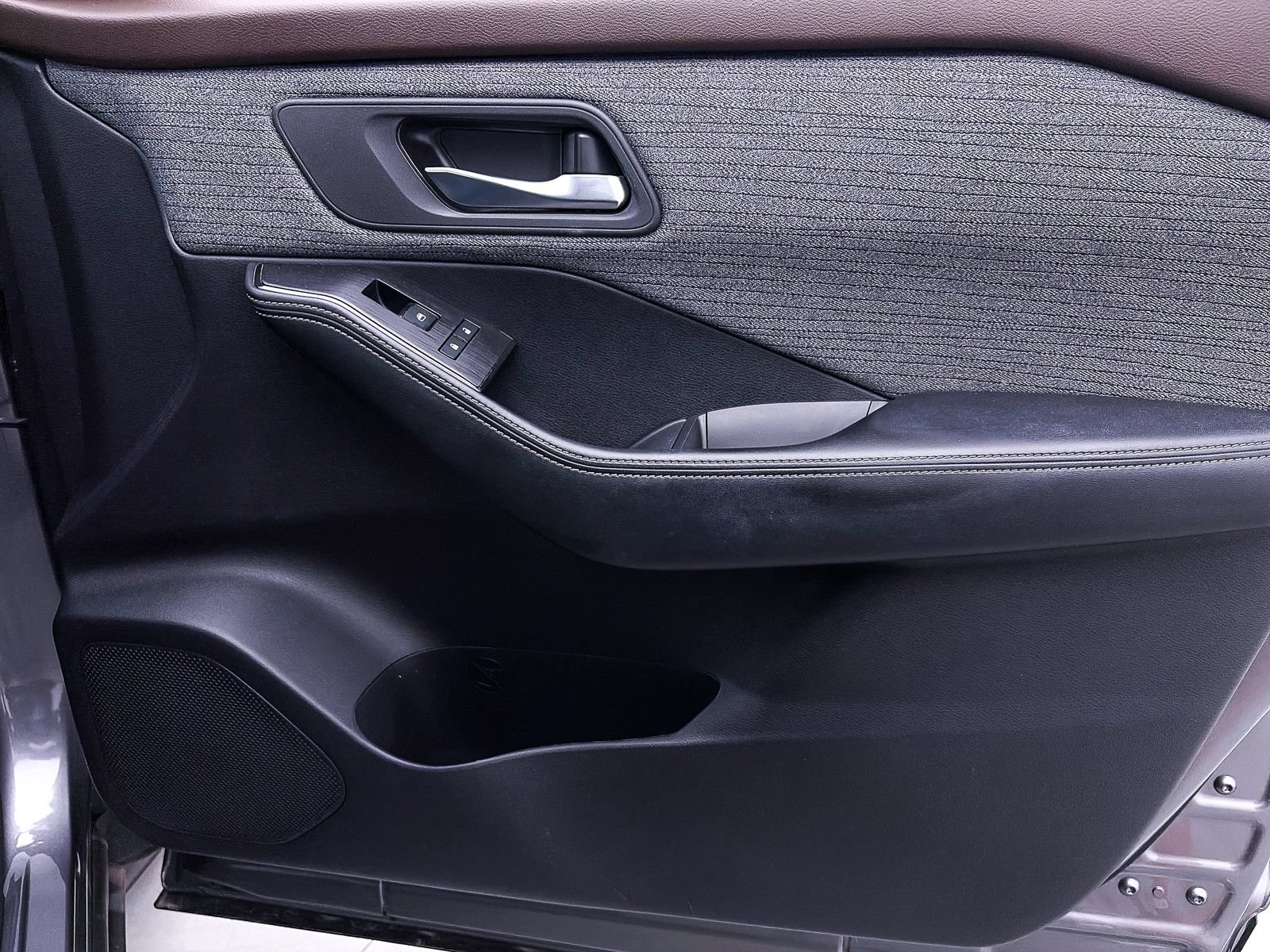 Used 2023 Nissan Rogue SV FWD image 32