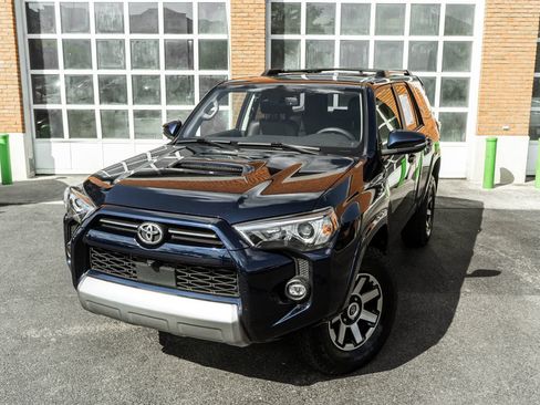 Used 2022 Toyota 4Runner TRD Off-Road Premium AWD/4WD image 2