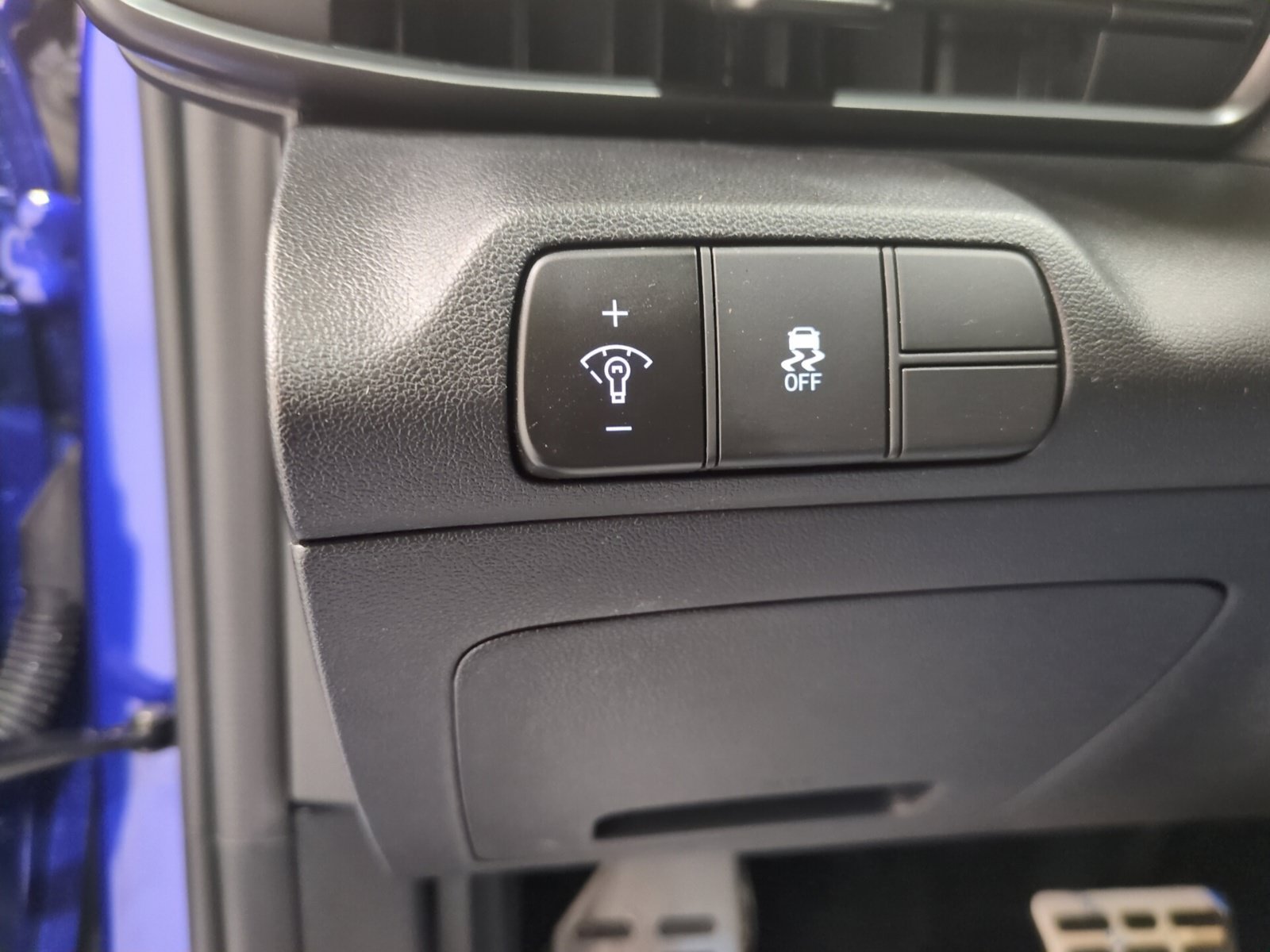 Used 2025 Hyundai Elantra Sport FWD image 18