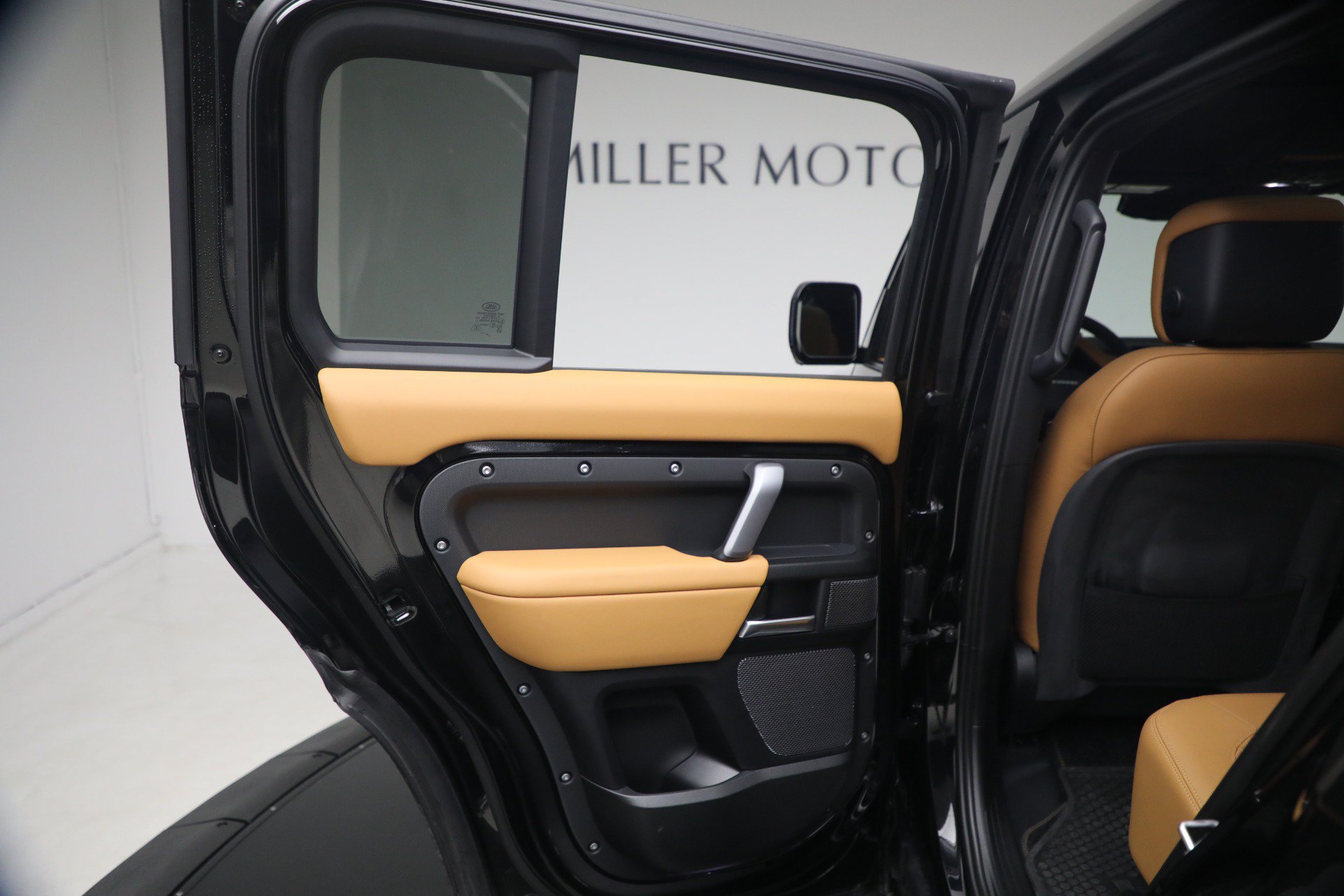 Used 2024 Land Rover Defender 110 V8 AWD/4WD image 28