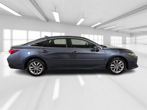 Used 2019 Toyota Avalon XLE image 8