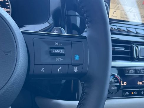 New 2025 Nissan Pathfinder SL image 30