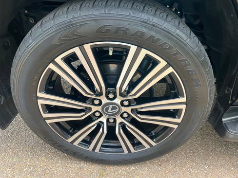 Used 2023 Lexus LX 600 4WD w/ Luxury Package image 8