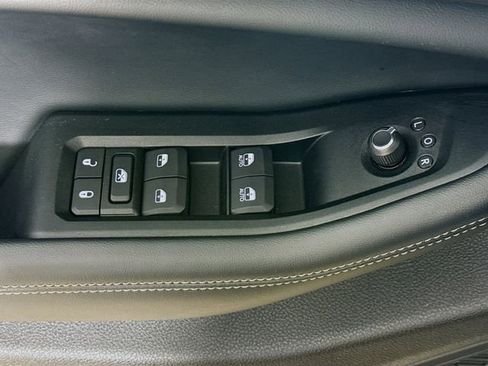 Used 2025 Jeep Grand Cherokee L Laredo RWD image 20