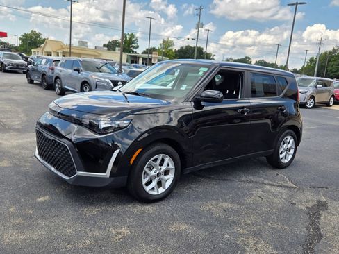 Used 2025 Kia Soul LX w/ LX Technology Package FWD image 3