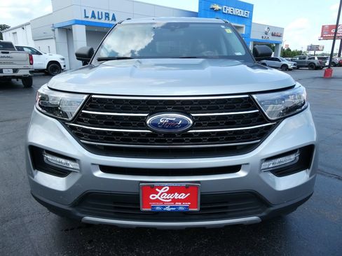 Used 2021 Ford Explorer XLT w/ Equipment Group 202A AWD/4WD image 9