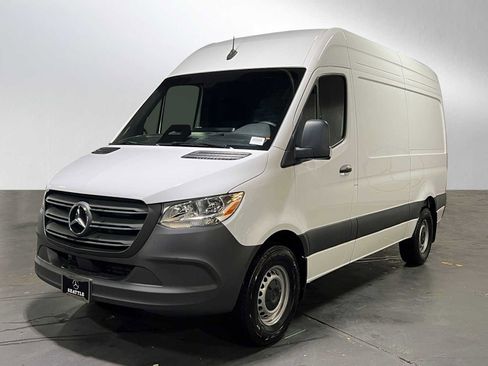 Used 2025 Mercedes-Benz Sprinter 2500 image 7