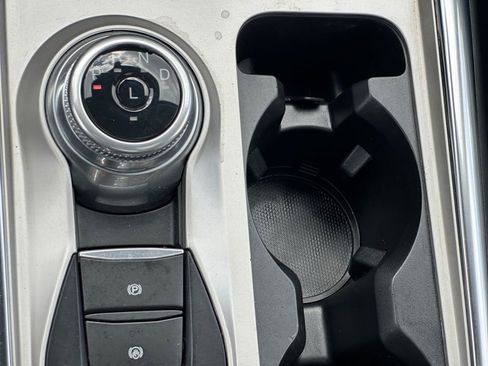 Used 2022 Ford Explorer XLT w/ Equipment Group 202A image 17