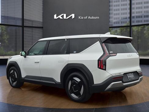 Used 2024 Kia EV9 Light Long Range image 3