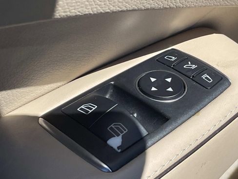 Used 2015 Mercedes-Benz SL 63 AMG w/ Driver Assistance Package image 44