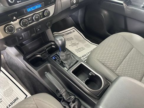 Used 2022 Toyota Tacoma SR AWD/4WD image 32