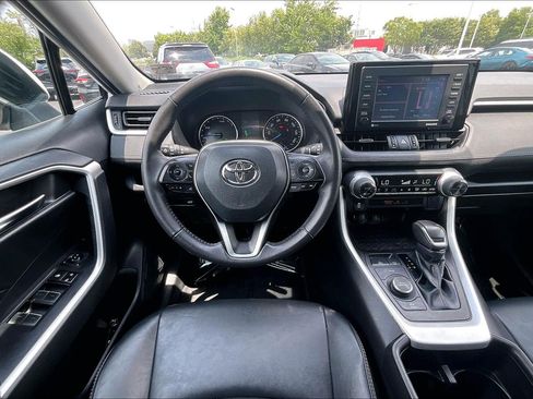 Used 2022 Toyota RAV4 XLE Premium AWD/4WD image 5