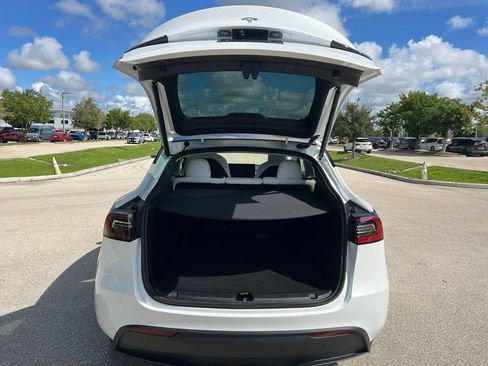 Used 2024 Tesla Model Y Long Range AWD/4WD image 21