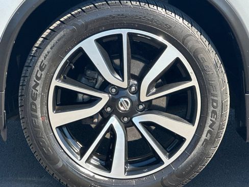 Used 2019 Nissan Rogue SL w/ Premium Package AWD/4WD image 32