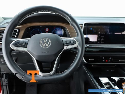 Used 2024 Volkswagen Atlas SE w/ Panoramic Sunroof Package FWD image 20