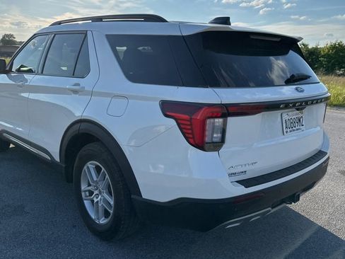 Used 2025 Ford Explorer Active w/ Active Comfort Package RWD image 9