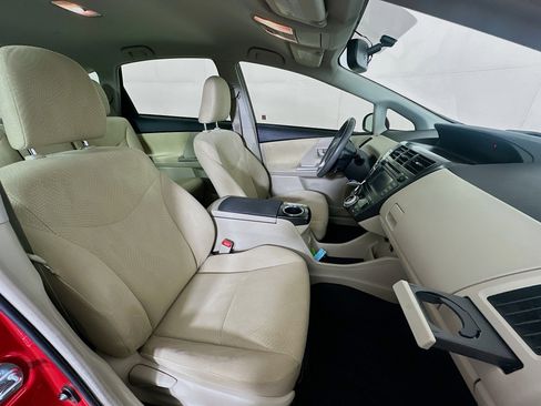 Used 2013 Toyota Prius V Three image 28