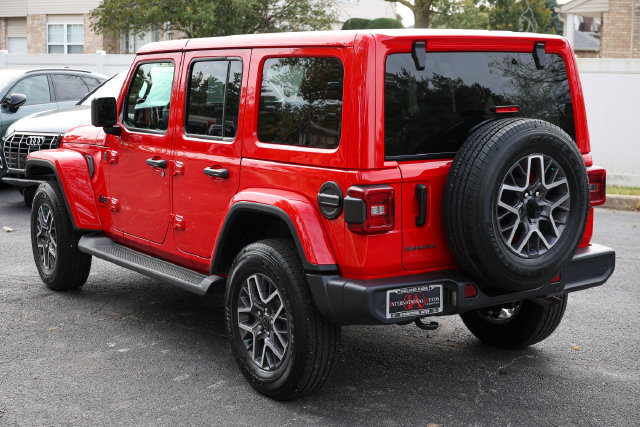 Used 2026 Jeep Wrangler Unlimited Sahara AWD/4WD image 23
