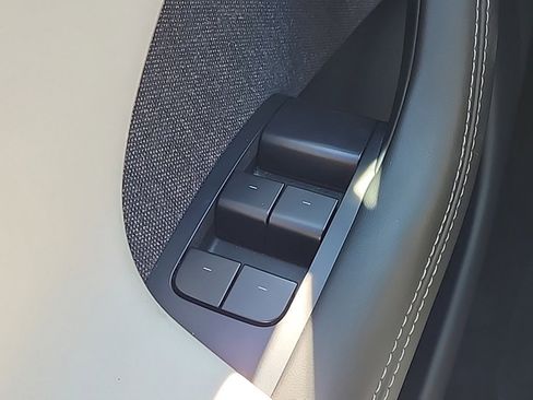 Used 2021 Tesla Model S Plaid image 39