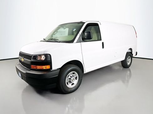 New 2026 Chevrolet Express 3500 image 3