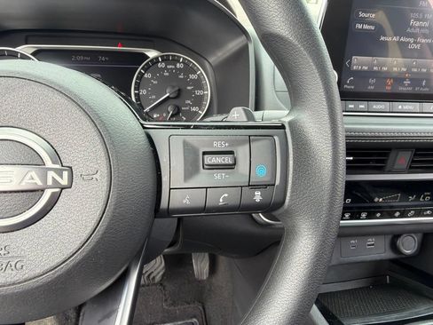 Used 2023 Nissan Rogue SV AWD/4WD image 17