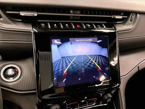 Used 2024 Jeep Grand Cherokee Altitude image 25