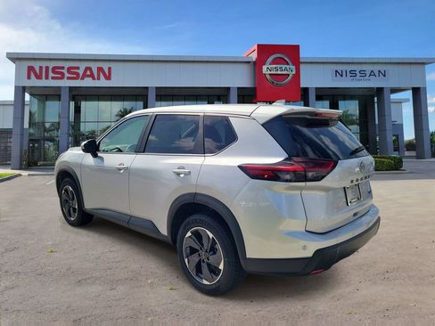 Used 2024 Nissan Rogue SV FWD image 4