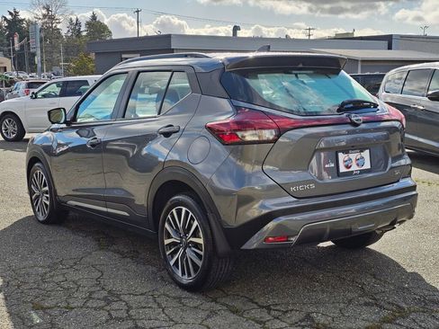 Used 2022 Nissan Kicks SR image 5