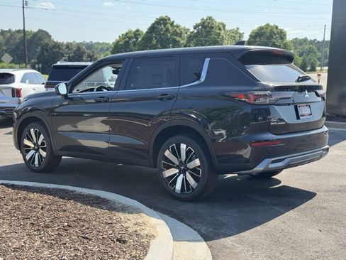 New 2025 Mitsubishi Outlander SE image 8