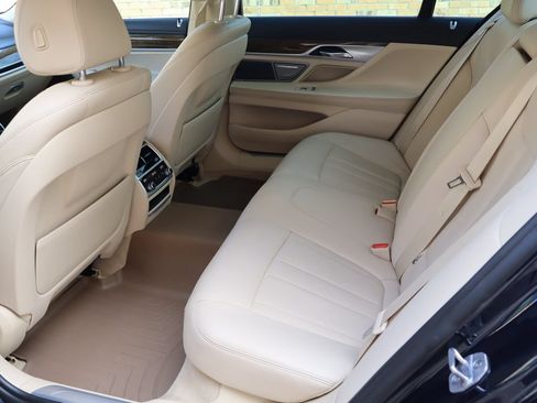 Used 2018 BMW 740i RWD image 6
