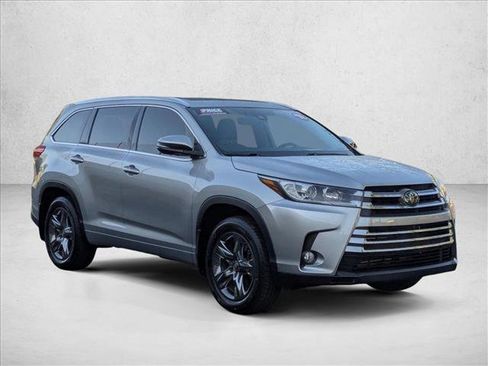 Used 2018 Toyota Highlander Limited Platinum image 3