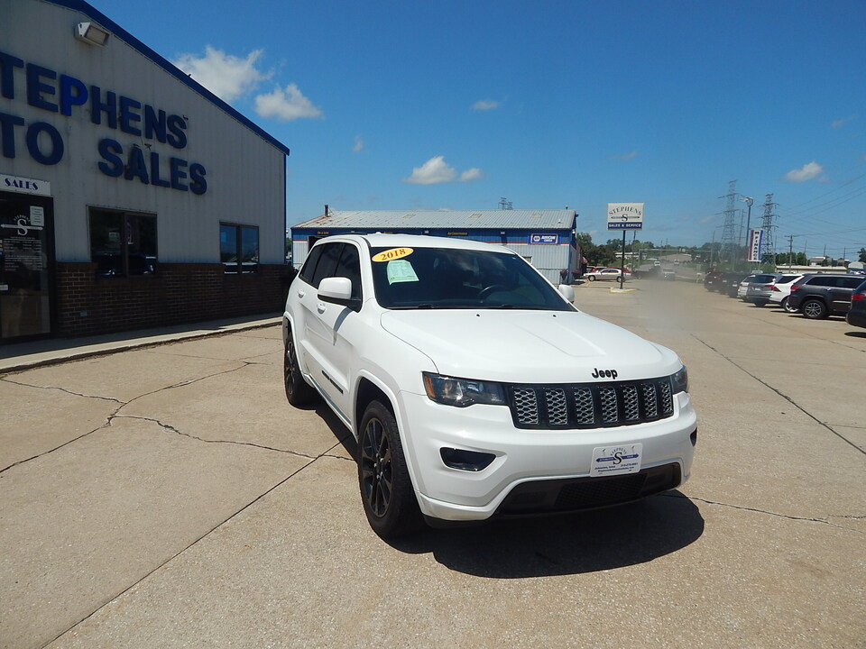 Used 2018 Jeep Grand Cherokee Altitude AWD/4WD image 3