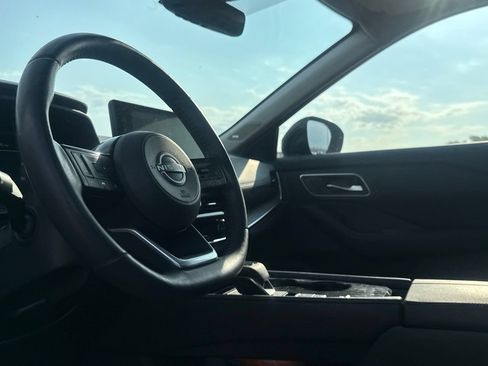Used 2024 Nissan Rogue Platinum FWD image 40