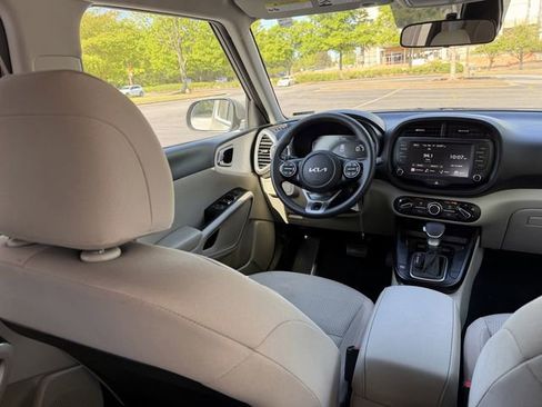 Certified 2025 Kia Soul LX image 34