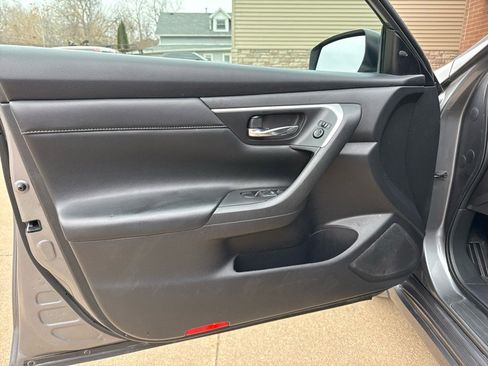 Used 2016 Nissan Altima 2.5 SL w/ 2.5 Technology Package image 9