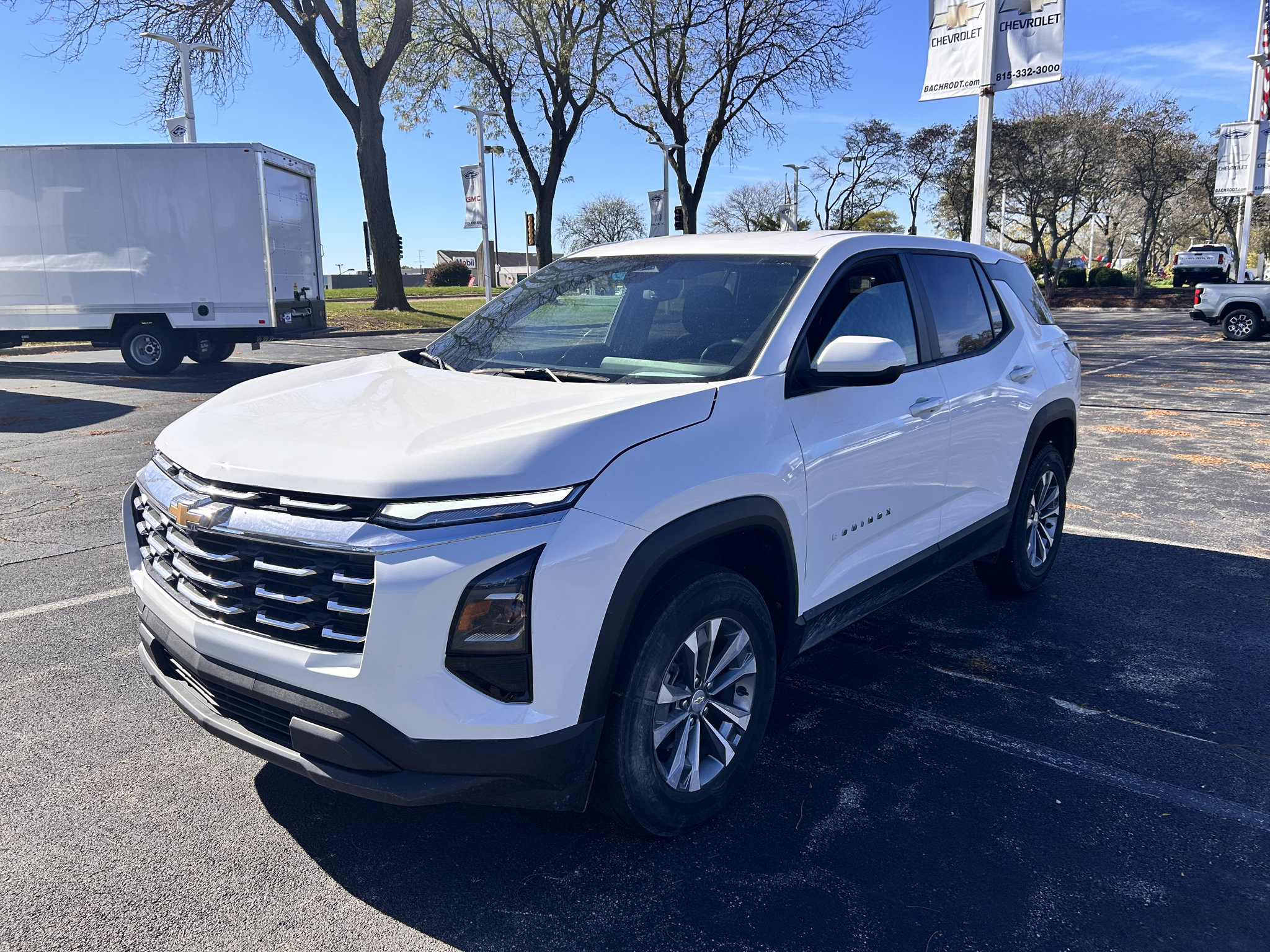Used 2025 Chevrolet Equinox LT AWD/4WD image 3