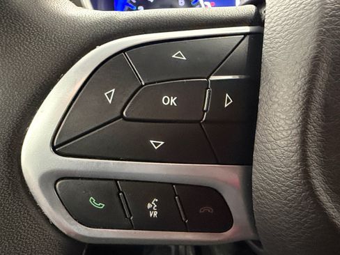 Used 2024 Chrysler Pacifica Touring-L FWD image 33