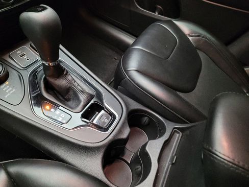 Used 2021 Jeep Cherokee Latitude Plus image 26