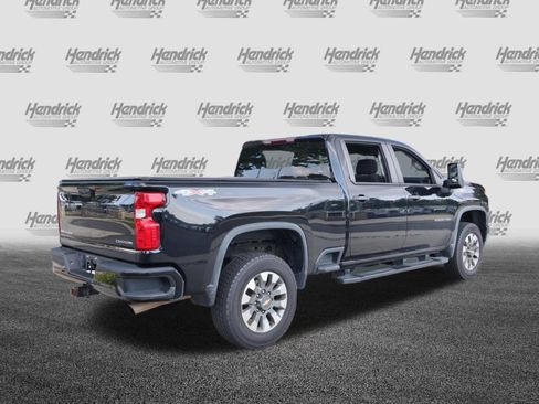 Used 2022 Chevrolet Silverado 2500 Custom w/ Custom Value Package AWD/4WD image 9