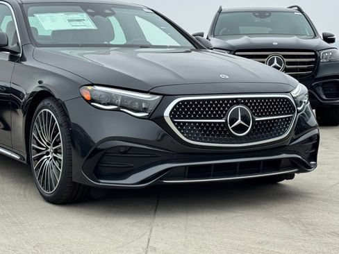 Used 2025 Mercedes-Benz E 350 Sedan image 3