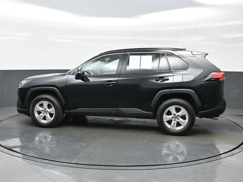 Used 2021 Toyota RAV4 XLE AWD/4WD image 3