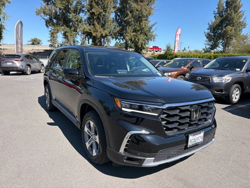 Used 2023 Honda Pilot EX-L image 2