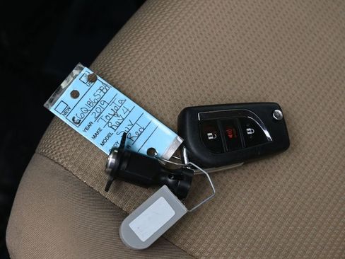 Used 2019 Toyota RAV4 LE image 18