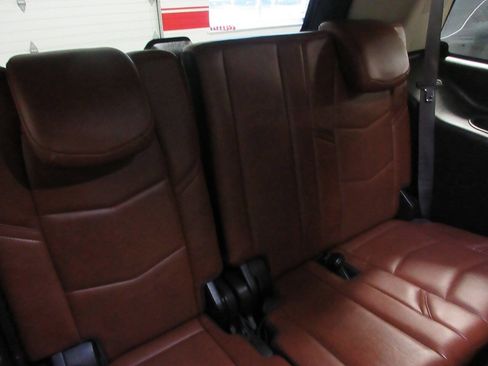 Used 2017 Cadillac Escalade Luxury AWD/4WD image 21