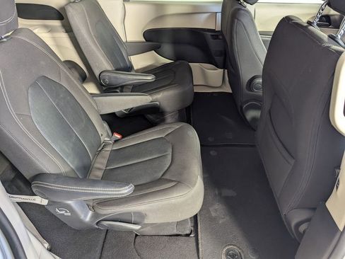 Certified 2022 Chrysler Voyager LX image 30