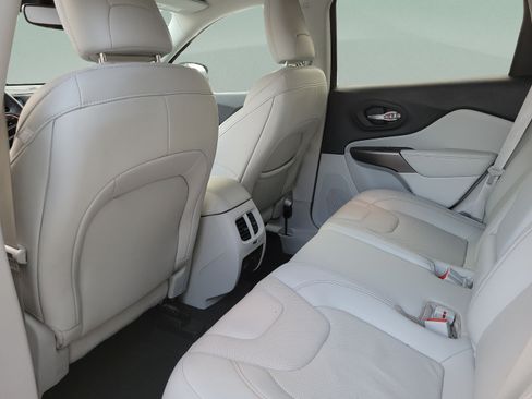 Used 2022 Jeep Cherokee Latitude Lux w/ Sun & Sound Group FWD image 5