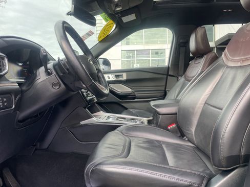 Used 2021 Ford Explorer Platinum w/ Equipment Group 601A AWD/4WD image 6