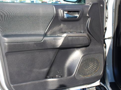 Used 2020 Toyota Tacoma TRD Off-Road image 12